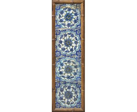 Quatre carreaux de pavement en céramique peinte sous glaçure, Syrie XVII-XVIIIe siècle Four Damascus underglaze-painted potte