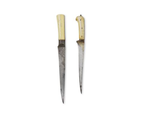 Deux dagues en acier à manches en ivoire marin (kards), Perse XVIII-XIXe siècle Two walrus-ivory-hilted steel daggers (kards)