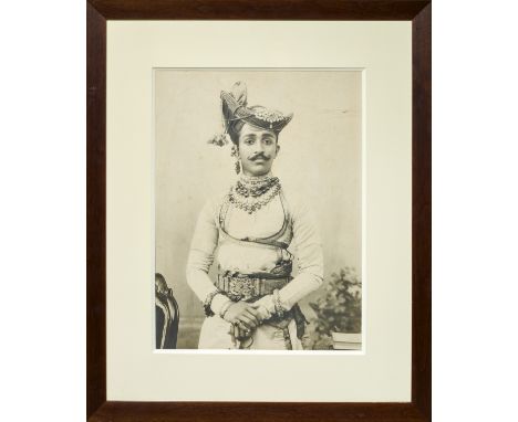 Portrait photographique du Maharaja Sir Shrimant Tukojirao Puar III, Maharajah du Dewas Senior, Inde centrale (reg. 1899-1937