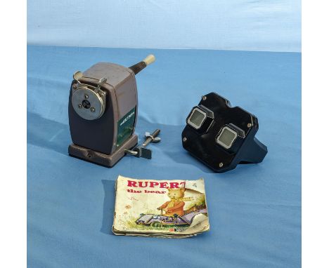 Vintage 3D View Master, reels and a vintage table pencil sharpener 