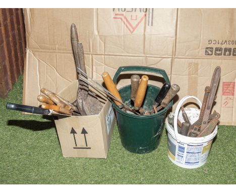 A quantity of vintage garden tools