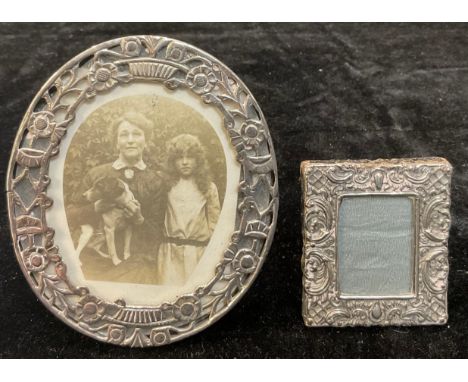 A small Edwardian silver easel photograph frame, Birmingham 1902; a Continental silver oval photograph frame, apparently unma