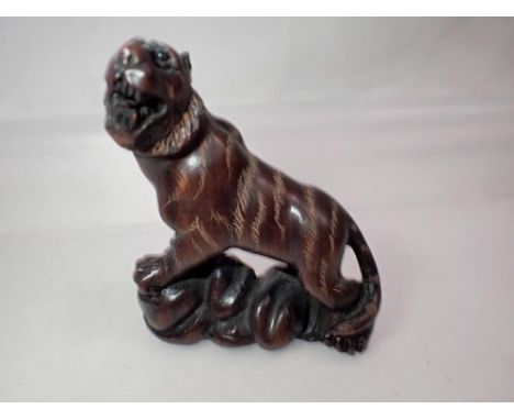 Carved Japanese hardwood tiger netsuke. UK P&P Group 1 (£16+VAT for the first lot and £2+VAT for subsequent lots) 