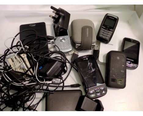 Mixed mobile phones and chargers. UK P&amp;P Group 2 (£20+VAT for the first lot and £4+VAT for subsequent lots) 