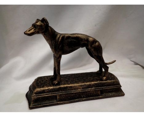 Cast iron greyhound on plinth. UK P&amp;P Group 2 (£20+VAT for the first lot and £4+VAT for subsequent lots) 