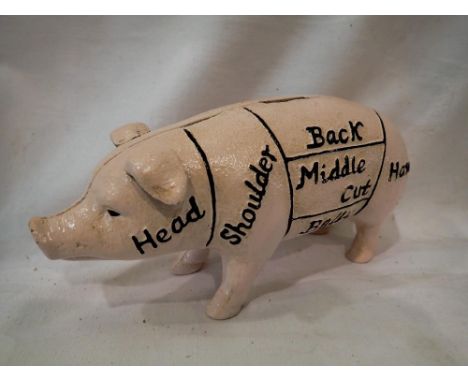 Cast iron piggy bank. L:15cm. UK P&amp;P Group 2 (£20+VAT for the first lot and £4+VAT for subsequent lots) 