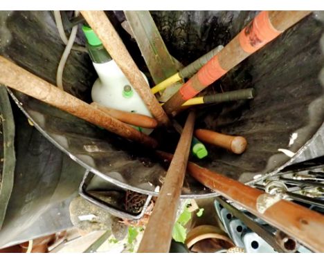 Bin of mixed garden tools, (bin not included). Not available for in-house P&amp;P 