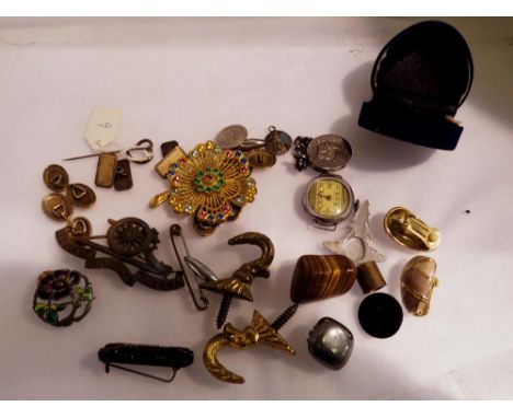 Mixed items including silver. UK P&amp;P Group 1 (£16+VAT for the first lot and £2+VAT for subsequent lots) 