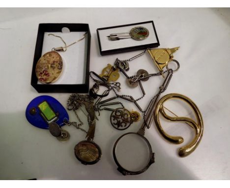Mixed costume jewellery. UK P&amp;P Group 1 (£16+VAT for the first lot and £2+VAT for subsequent lots) 