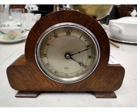 Oak cased Elliott mantel clock, not working at lotting. Not available for in-house P&amp;P 