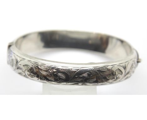 Vintage 1970's hallmarked silver hinged bangle with engraved decoration. P&amp;P Group 1 (£14+VAT for the first lot and £1+VA