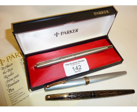 Vintage Parker fountain pen in case with brushed steel finish. Together with two Sheaffer fountain pens having 14k gold nibs 