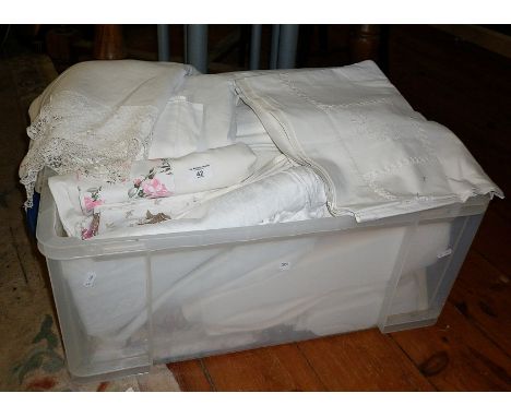 Large quantity of assorted vintage linen