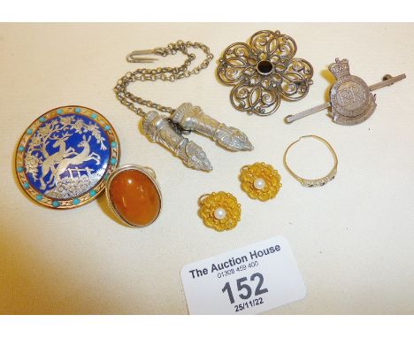 Antique and vintage jewellery, gold and pearl etruscan style earrings, scrap 9ct gold ring, silver brooches, amber ring etc.