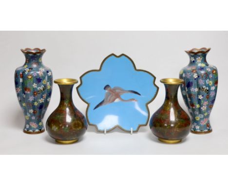 Two pairs of Japanese cloisonné enamel vases and a cloisonné enamel dish tallest 19cm