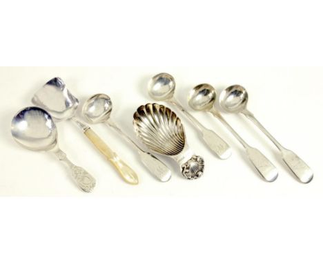 THREE VICTORIAN AND LATER SILVER CADDY SPOONS, ONE MOTHER OF PEARL HAFTED AND TWO PAIRS OF SILVER SALT SPOONS, FIDDLE PATTERN