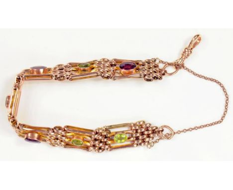 A PERIDOT, GARNET AND GOLD GATE BRACELET, MARKED 9CT, 14.3G GROSS