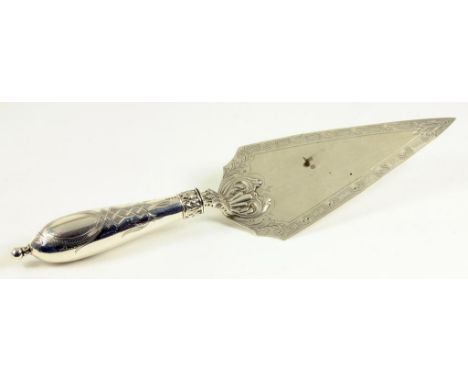 A VICTORIAN SILVER TROWEL, LONDON 1866
