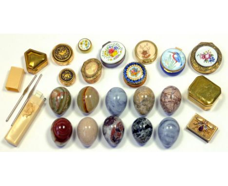 TEN VARIOUS HARDSTONE EGGS AND A QUANTITY OF BRASS, ENAMEL AND OTHER BOXES, INCLUDING CRUMMLES & CO, ETC