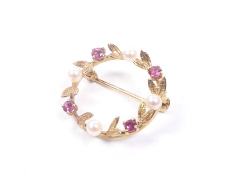 A vintage 9ct gold, ruby and cultured-pearl wreath circlet brooch. Hallmarks for London 1983, 24mm diameter, 2.9g gross