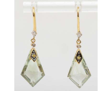 A 9ct gold prasiolite drop earrings, 3.5cm, 3.6gm. 