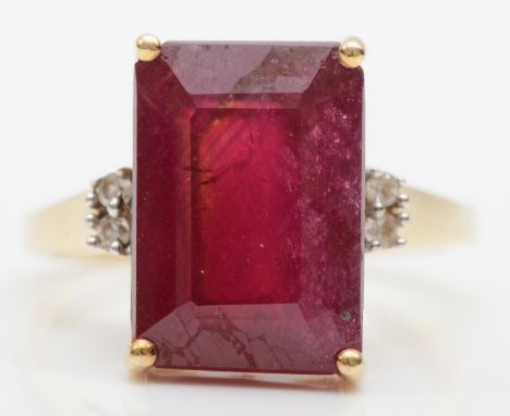 A 9ct gold glass filled ruby cocktail ring, size O-P, 5gm. 