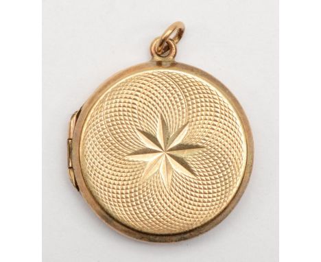 A 9ct gold front and backed round locket with engine turned decoration, 2cm. 