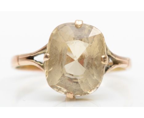 A 9ct gold smokey quartz dress ring, size N, 2.2gm. 