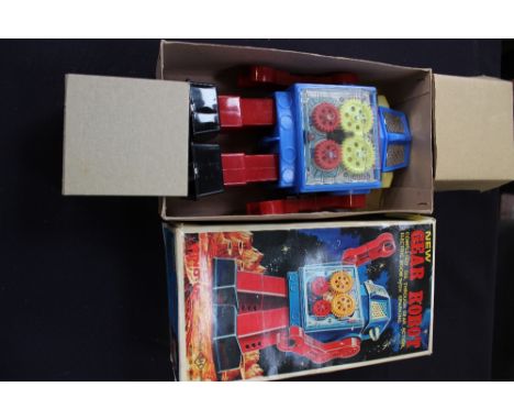 A boxed SH wind up gear robot 