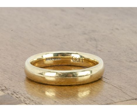 An 18ct gold wedding band, of D shape, ring size N, 5.5g 