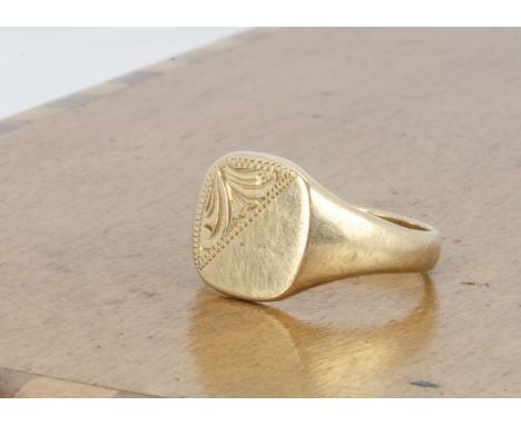 A gentleman's 9ct gold signet ring, with engraved tablet on a tapered shank, ring size Y, 6.3g 