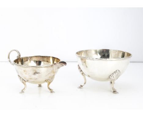 A George V silver sugar basin and milk jug from Mappin &amp; Webb, 5.48 ozt, each on three hoof supports, Birmingham 1915 (2)