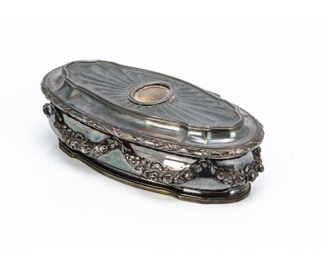 A nice late 19th Century French silver oval box, 8.77ozt, 14cm wide, marked to underside Cardeilhac Paris, the hinged top wit