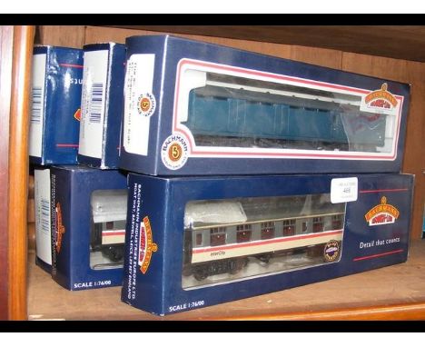 Six boxed Bachmann carriages 