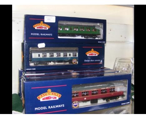 Six boxed Bachmann carriages 