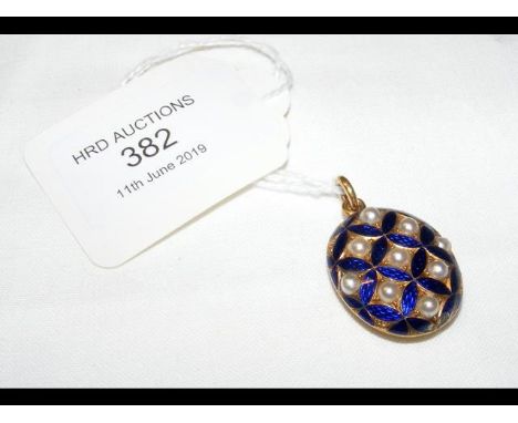 An elegant pearl and enamel pendant in yellow metal setting CONDITION REPORTGood condition. Size 2.5cm x 2cm. Weight 6.5grams