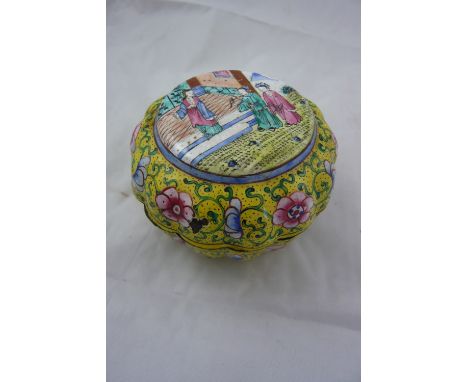 A yellow ground canton enamel lidded bowl of scalloped form with domestic scene cartouche to lid, 7cm high x 9cm diameter (ch