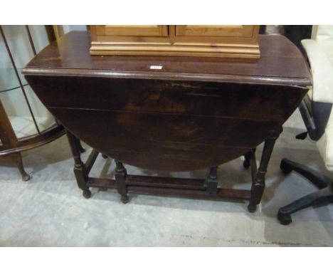 An oak gate leg drop leaf table 