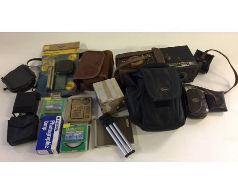 MIXED CAMERAS - interesting lot to include a Kodak Six-20 Brownie Junior, a cased Minolta Autocord, a cased Coronet camera, a