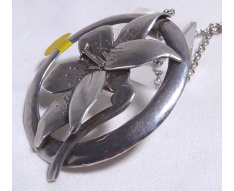 SILVER PENDANT ON CHAIN. Sterling silver Vintage floral pendant on sterling silver belcher chain 