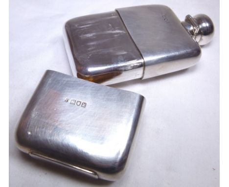 SILVER FLASK. Hallmarked silver flask, assay London 1905 CONDITION REPORT: H: 14 cm
W: 8 cm
The is no engraving on the item a