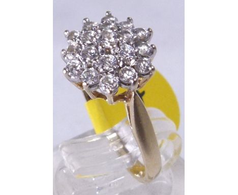 9 CT GOLD CLUSTER RING. 9ct cluster ring, size K/L