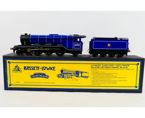 Bassett-Lowke - A limited edition boxed O gauge A3 Pacific Class 4-6-2 locomotive and tender number 60052 named Prince Palati