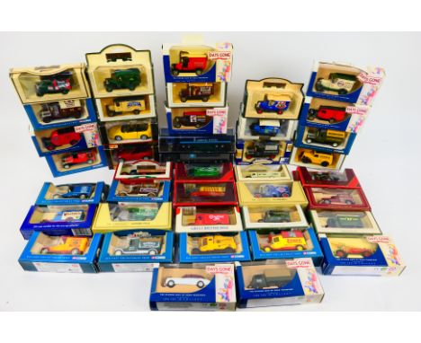 Corgi, Mitsui, Matchbox, Lledo, Maisto - 41 x boxed die-cast model vehicles - Lot includes a Maisto #21008 Dodge Viper RT/10.