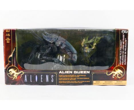 McFarlane Toys - Spawn - Aliens - A boxed Aliens figure set - The #17530 'Alien Queen set appears in mint condition. Box appe