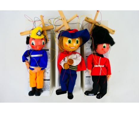 David Leech - Three boxed 'Traditional Puppets' handcrafted by David Leech. Lot consists of PT15 'Gauradsman'; WH13 'Prince';