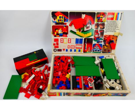 Lego - A boxed vintage Lego #6 Basic set with a quantity of loose Lego bricks. Set shows age and play signs and appearing to 