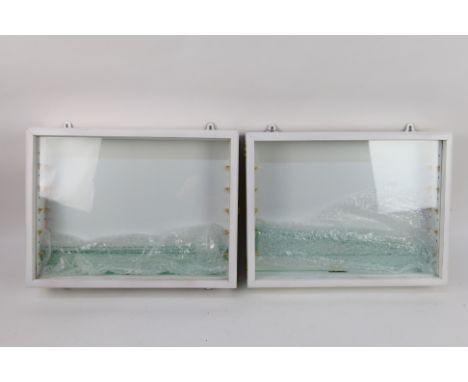 Unknown Maker - 2 x small wooden 5 x shelf display cabinets. They measure 41 x 31 x 8 cm and appear in Very Good condition wi