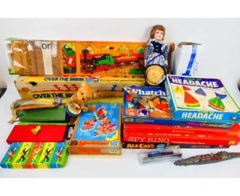 Waddingtons - Arrow - Peter Pan Playthings - (2) Others - A mixed lot of boxed and unboxed vintage children's toys, board gam