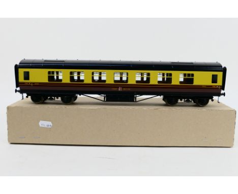 Exley - An O gauge Exley K5 Great Western First Class Coach number 8033 in Very Good condition with light wear. It has a blac